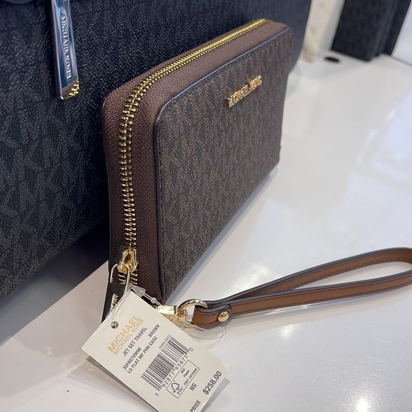 Michael Kors MK Signature Large Flat Multi-Function Phone Case Wallet Wristlet - Picture 16 of 16